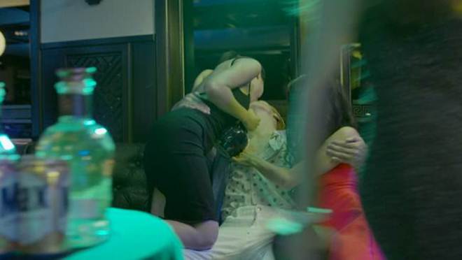 Những cảnh nóng gây tranh cãi gay gắt trên giờ vàng phim Việt